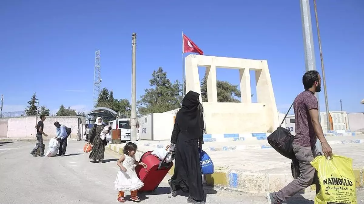 Türkiye, Kilis\'te tutuklanan IŞİD üyesi iki Fransız kadın ile 9 çocuğunu ülkesine sınır dışı etti