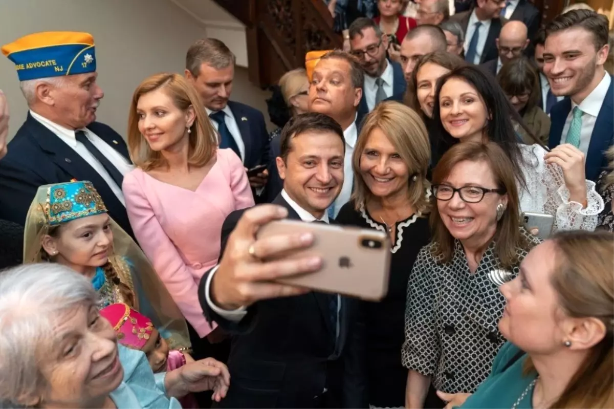 Ukrayna Cumhurbaşkanı ABD\'de Kırım Tatar çocukları ile selfie yaptı