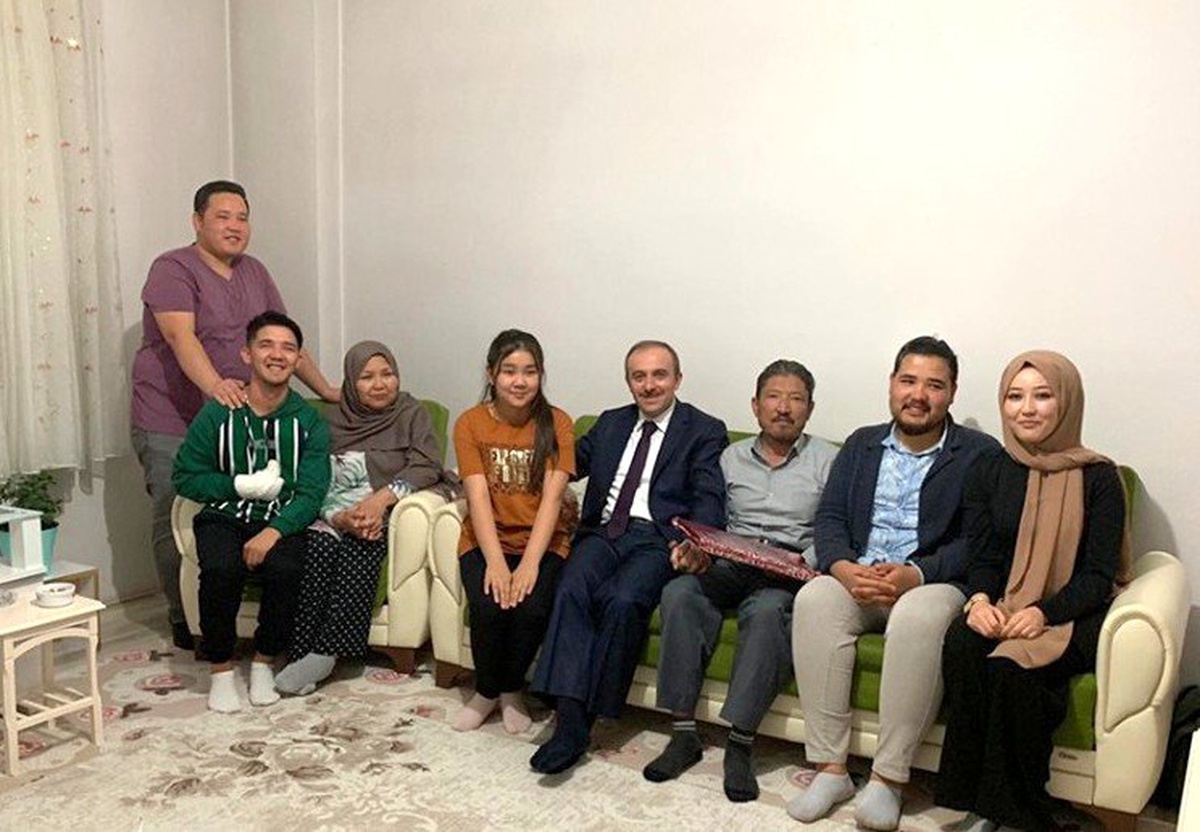 Vali Epcim, Afganlı aileyi ziyaret etti