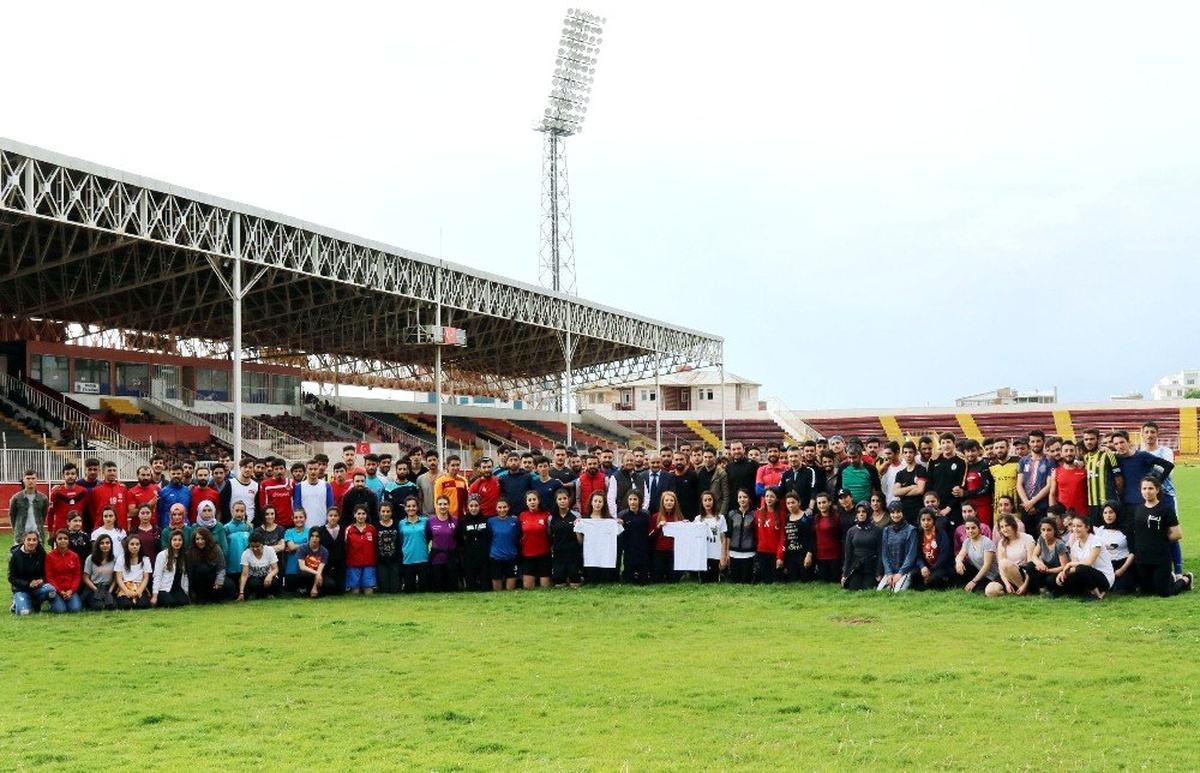 Van Büyükşehir Belediyesi 150 sporcuyu üniversiteli yaptı