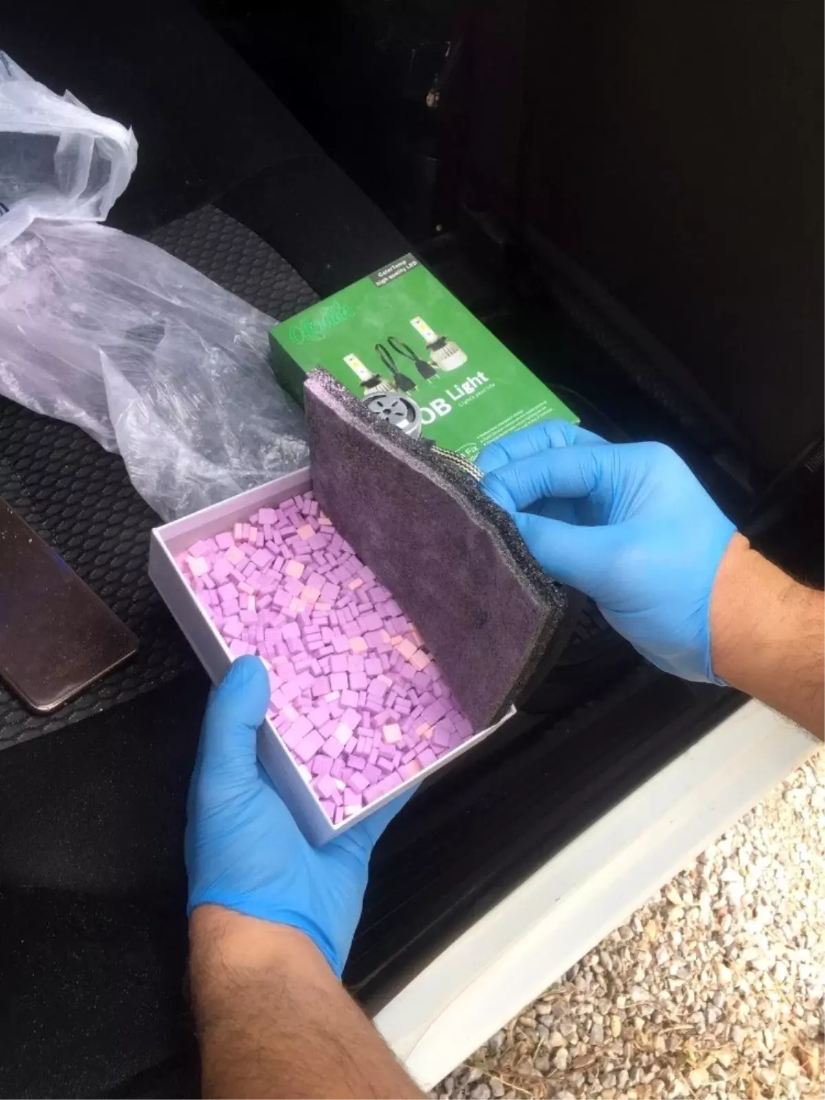 1300 adet ecstasy hap ele geçirildi, 2 kişi tutuklandı