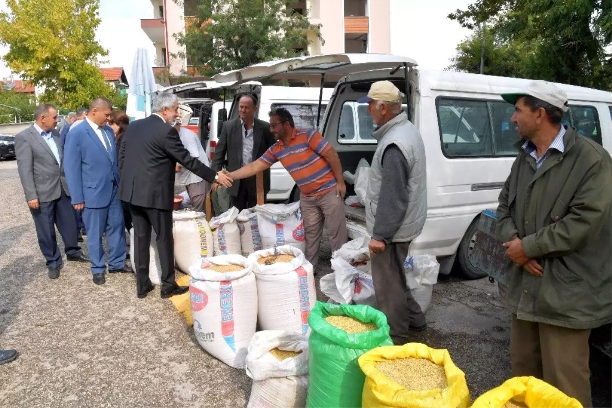 Belediye Başkanı Başdeğirmen zahir pazarı üreticisiyle buluştu