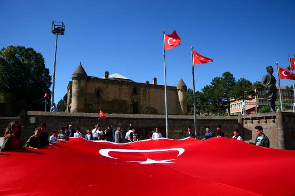 Bitlisli kadınlardan diyarbakır\'daki ailelere destek
