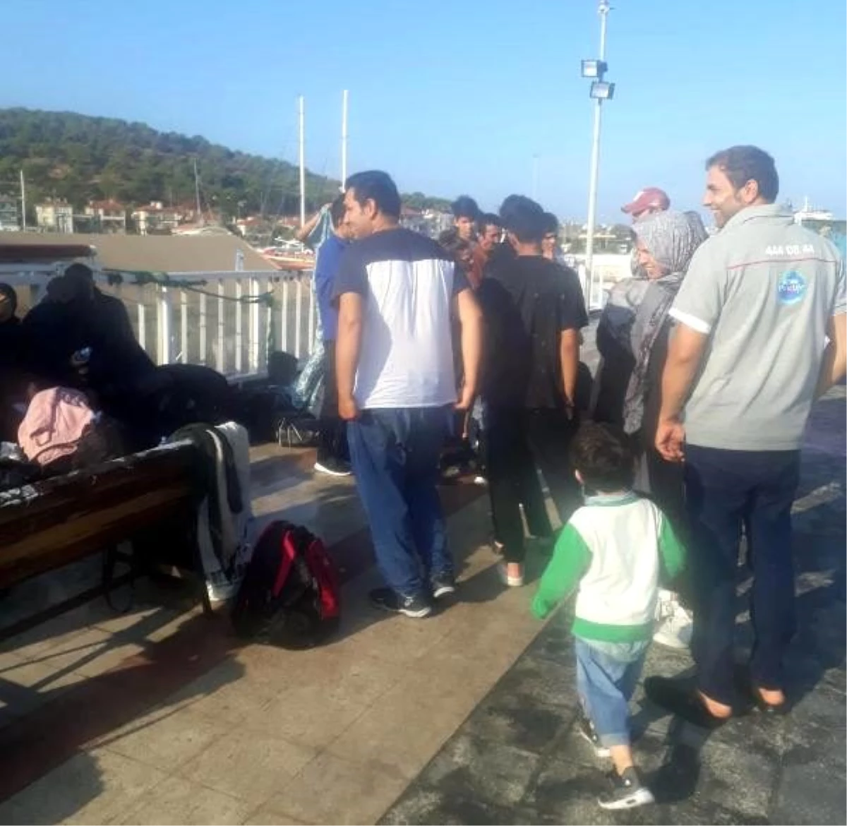 Çeşme açıklarında 3 ayrı lastik botta 109 göçmen yakalandı