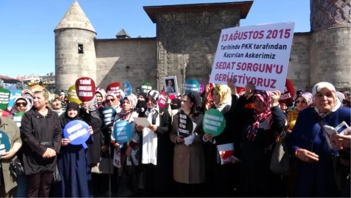 Diyarbakır\'daki annelere destek eyleminde yeğeninin bırakılmasını istedi