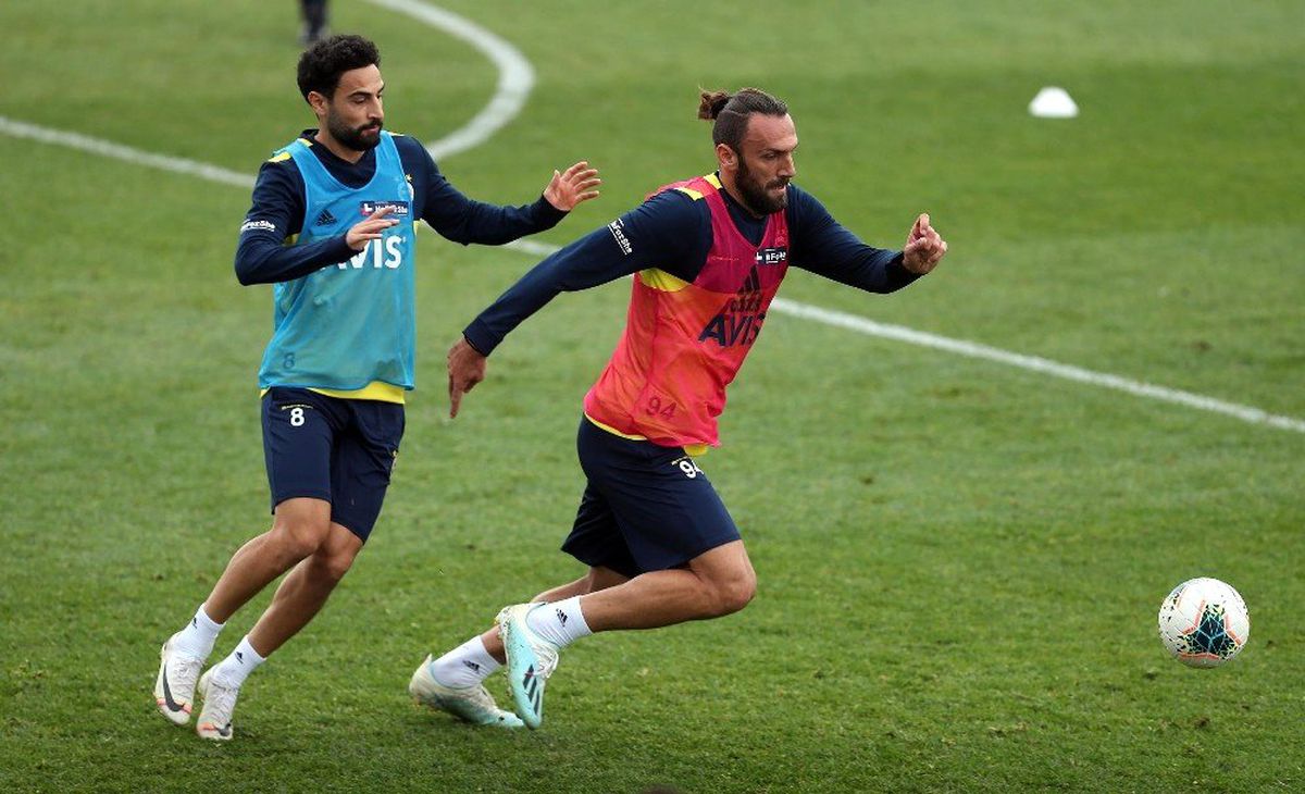 Fenerbahçe\'de dev derbinin hazırlıkları sürüyor