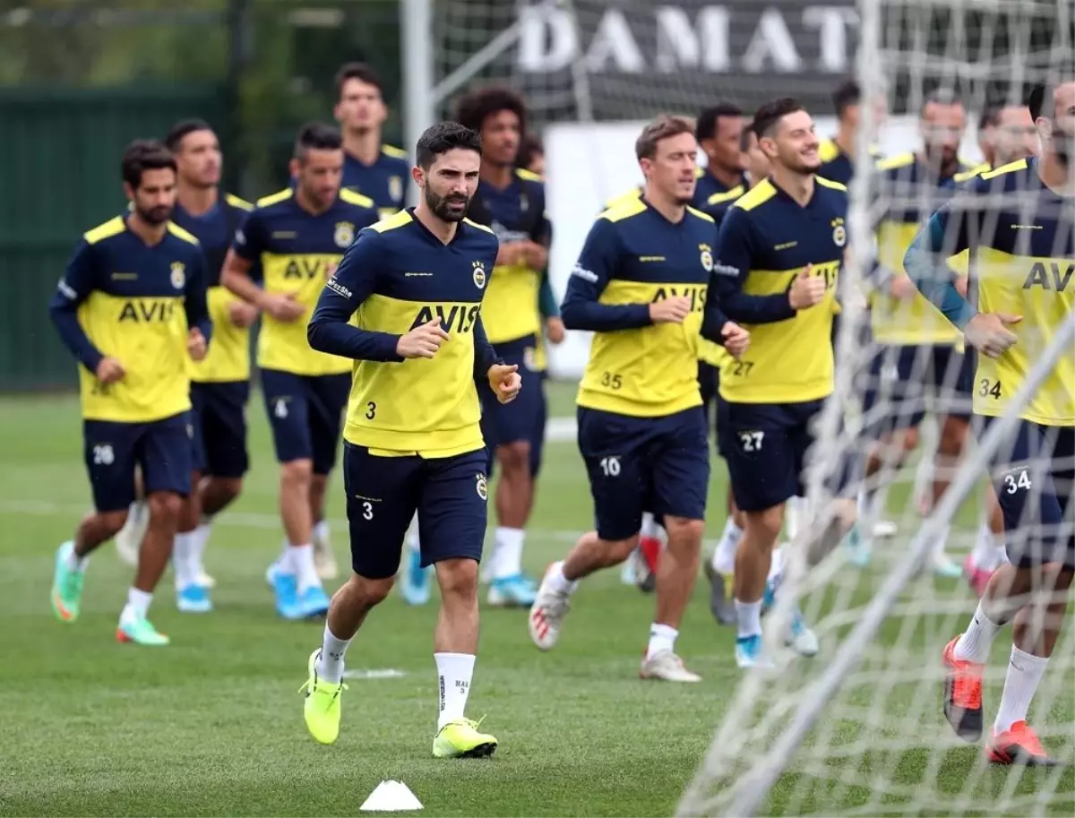 Fenerbahçe\'de dev derbinin hazırlıkları sürüyor