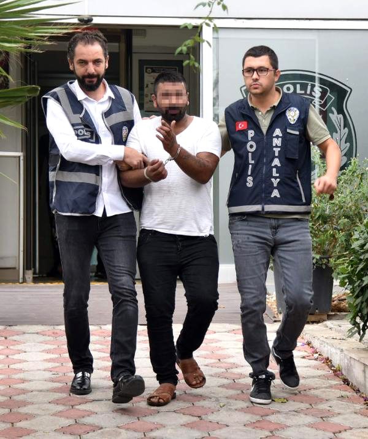 Hırsızlık şüphelisi kardeşlerden çekim tepkisi