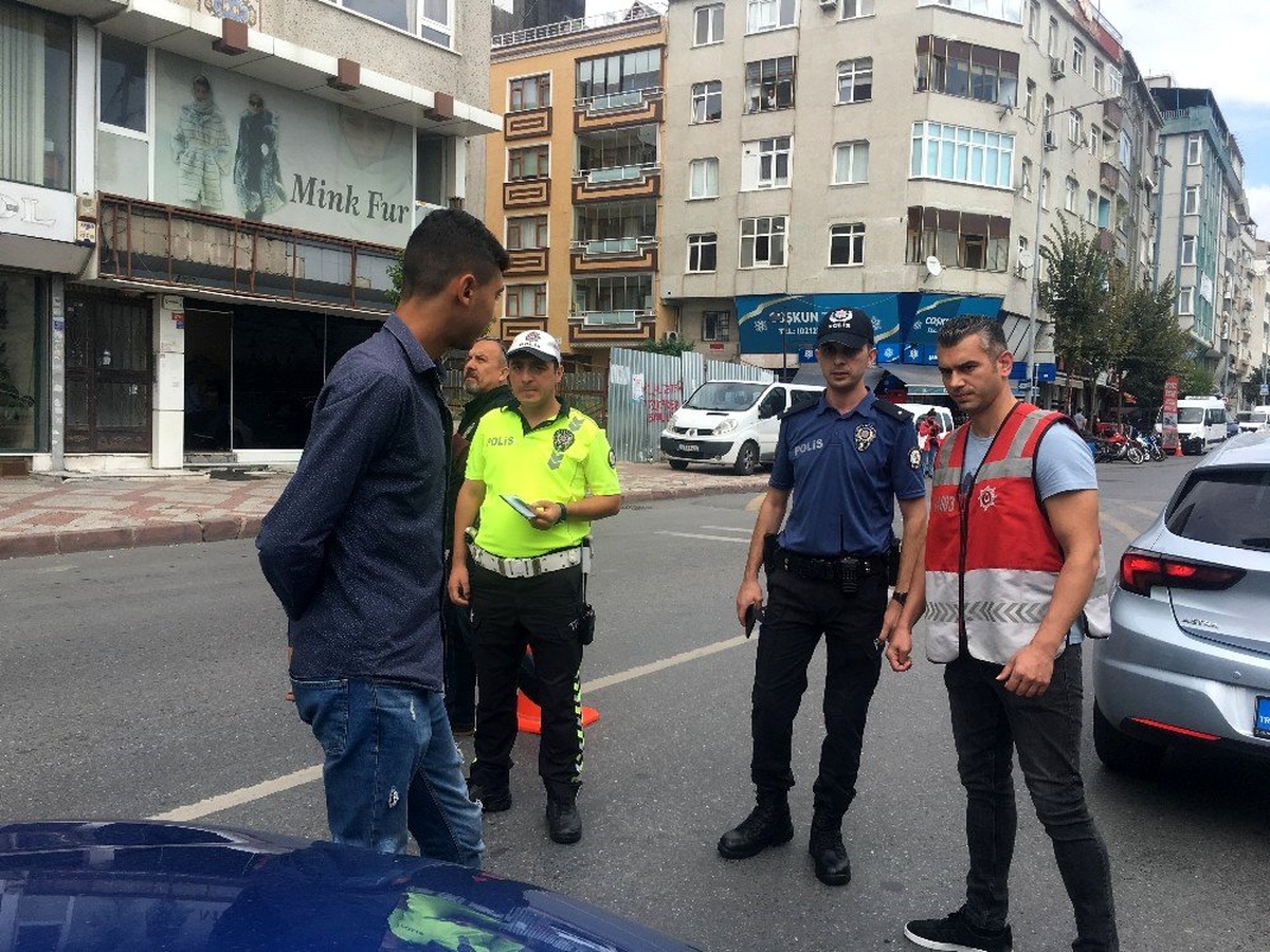 İstanbul\'daki "Dumansız Araç" uygulamasında araçta sigara içtiği belirlenen sürücülere ceza yağdı