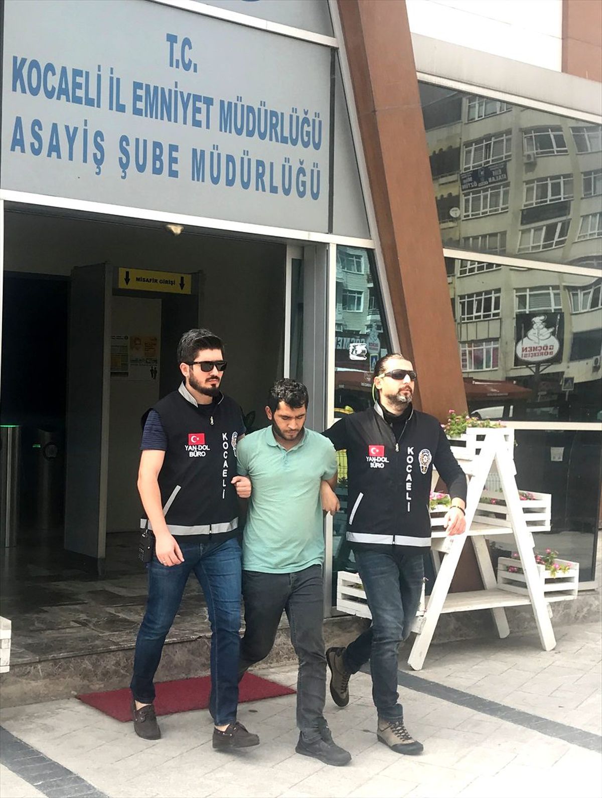Kocaeli\'de telefon dolandırıcıları suçüstü yakalandı