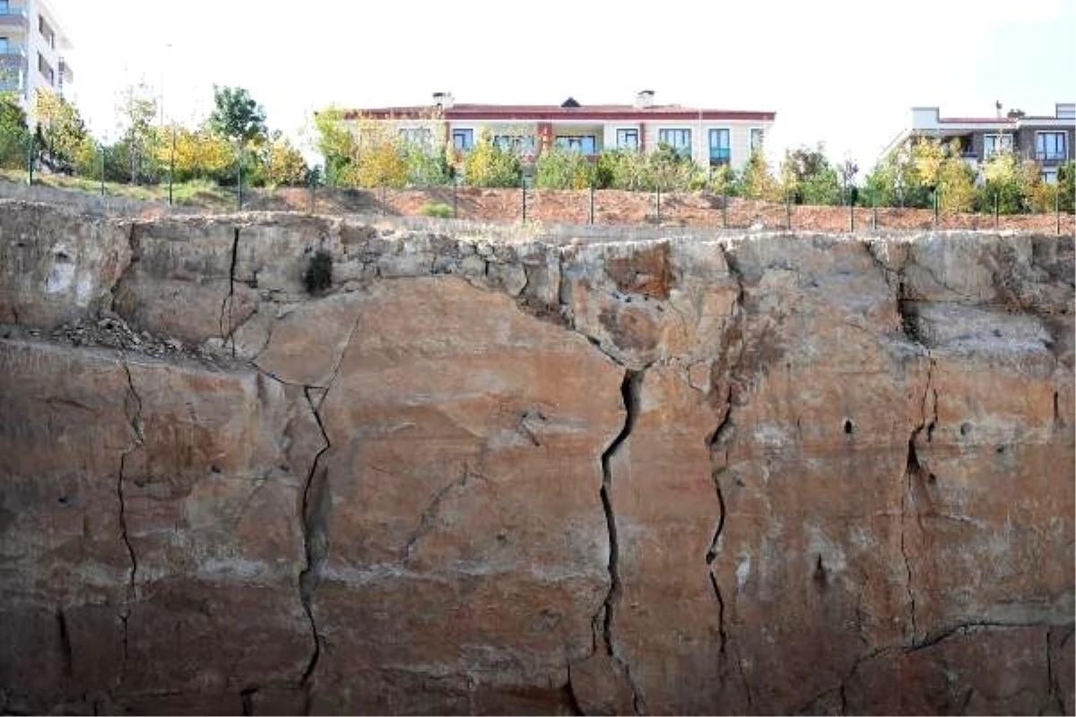 Konya\'da 6 büyüklüğündeki deprem yıkıma neden olur