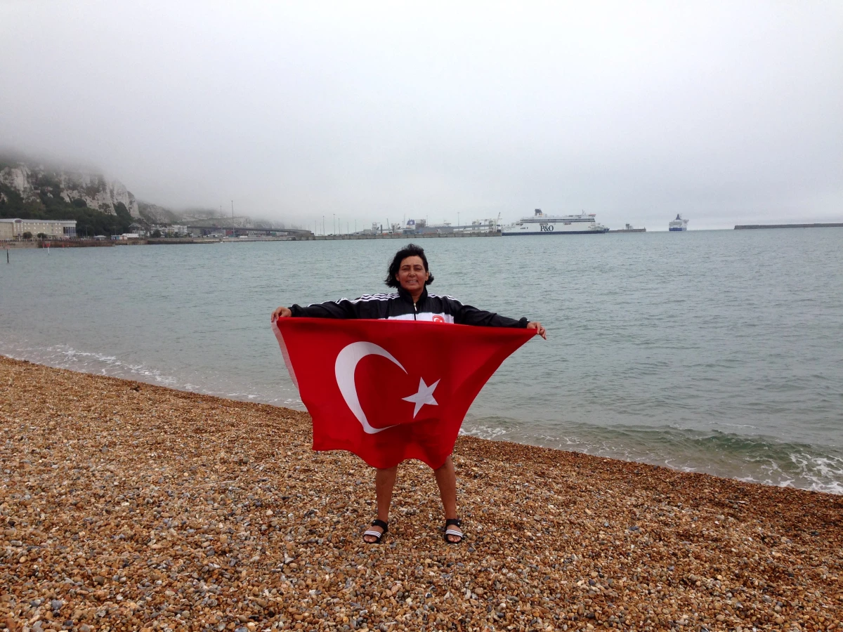 Manş Denizi\'ni yüzerek geçen ilk Türk kadın bu kez koruncuklar için kulaç atacak