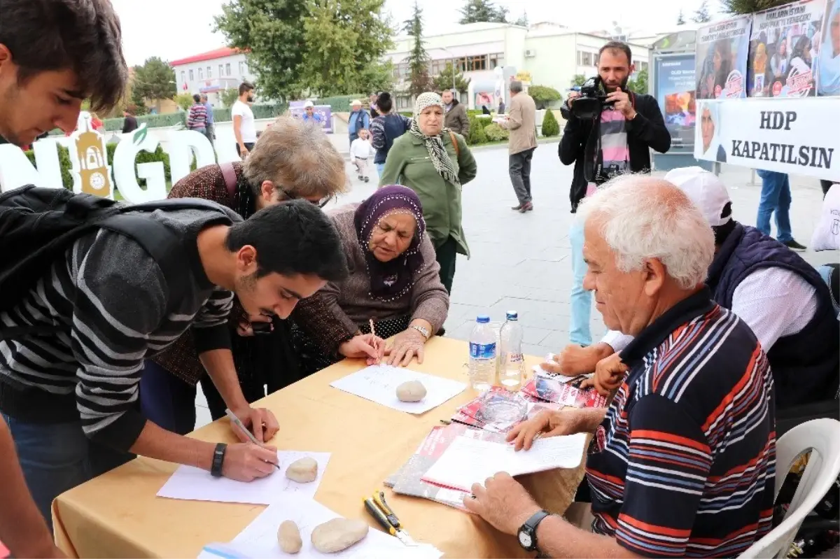 Niğdeli anneler, Diyarbakır\'da evlat nöbeti tutan annelere destek