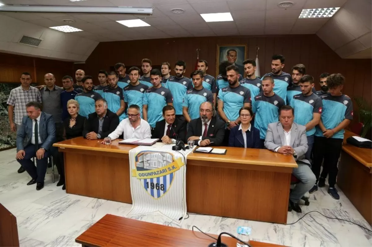 Odunpazarıspor Kulübünde imzalar atıldı