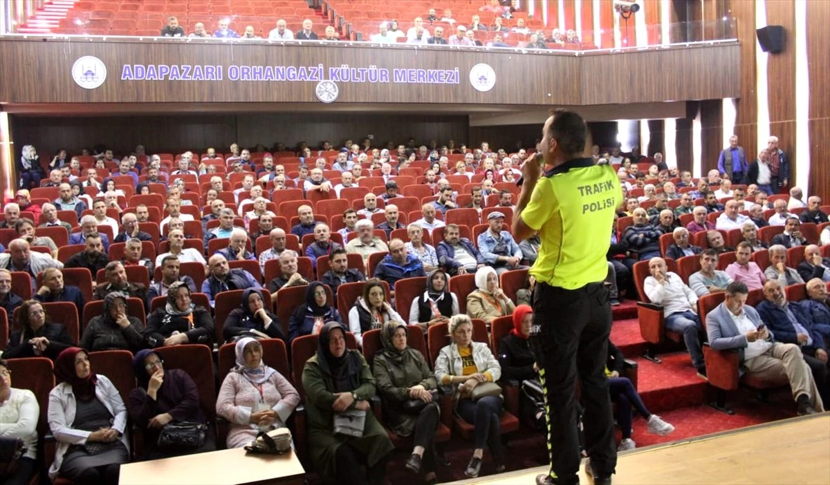 Öğrenci servis şoförleri ve rehber personele trafik eğitimi