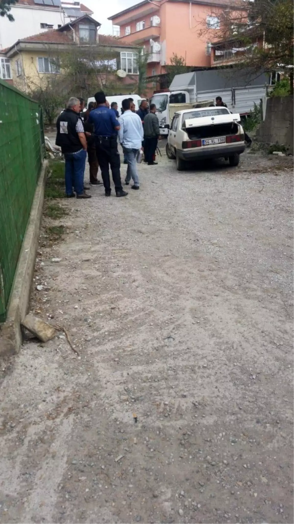 Park halindeyken alev alan araç paniğe neden oldu