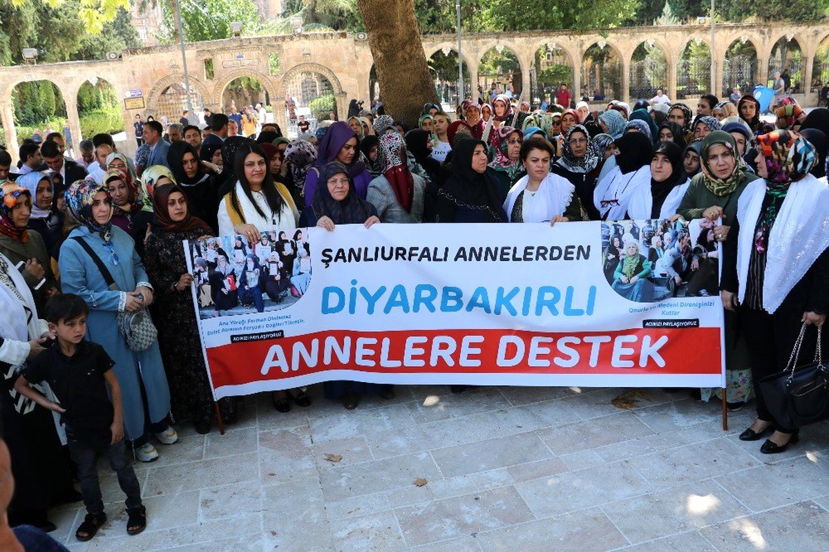 Şanlıurfalı kadınlardan Diyarbakır\'daki annelere destek