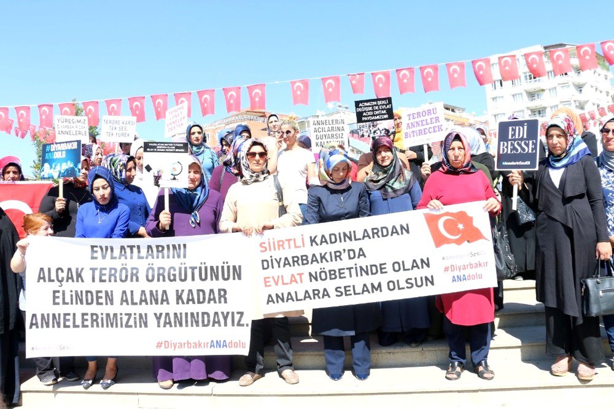 Siirtli kadınlardan Diyarbakır\'daki annelere destek