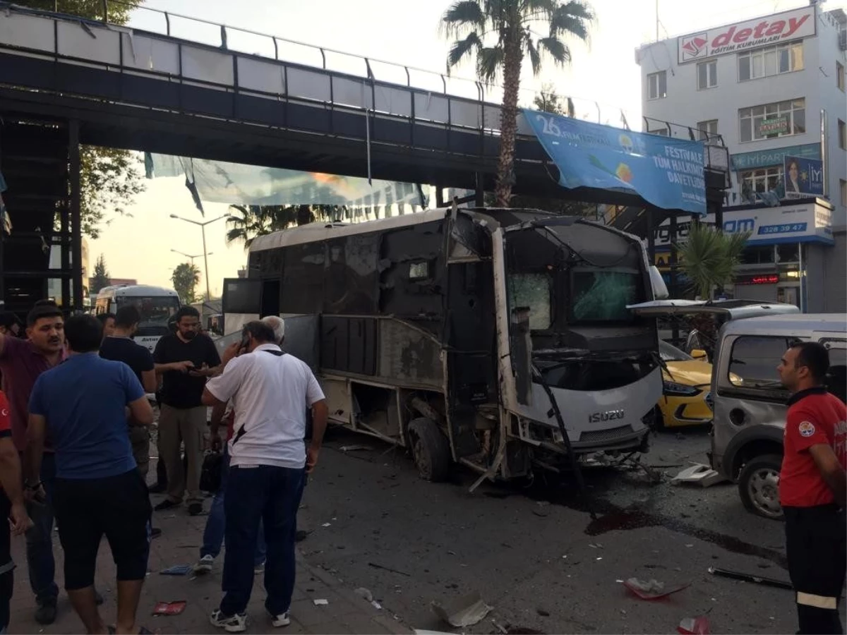 Adana\'da polisleri taşıyan otobüse bombalı saldırı: 5 yaralı