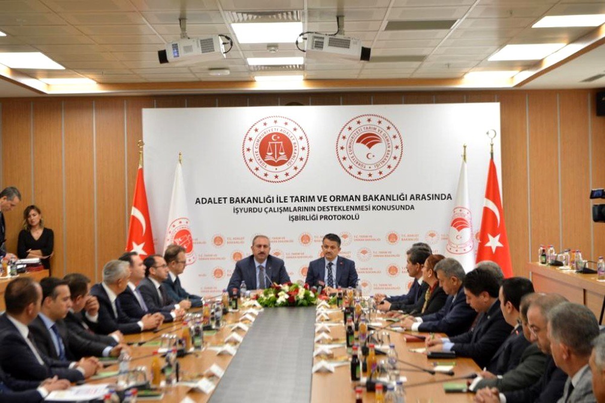 Tarım ve Orman Bakanı Pakdemirli: "Son 17 yılda, 5,3 milyon hektar alanda çalışarak, 4,3 milyar...