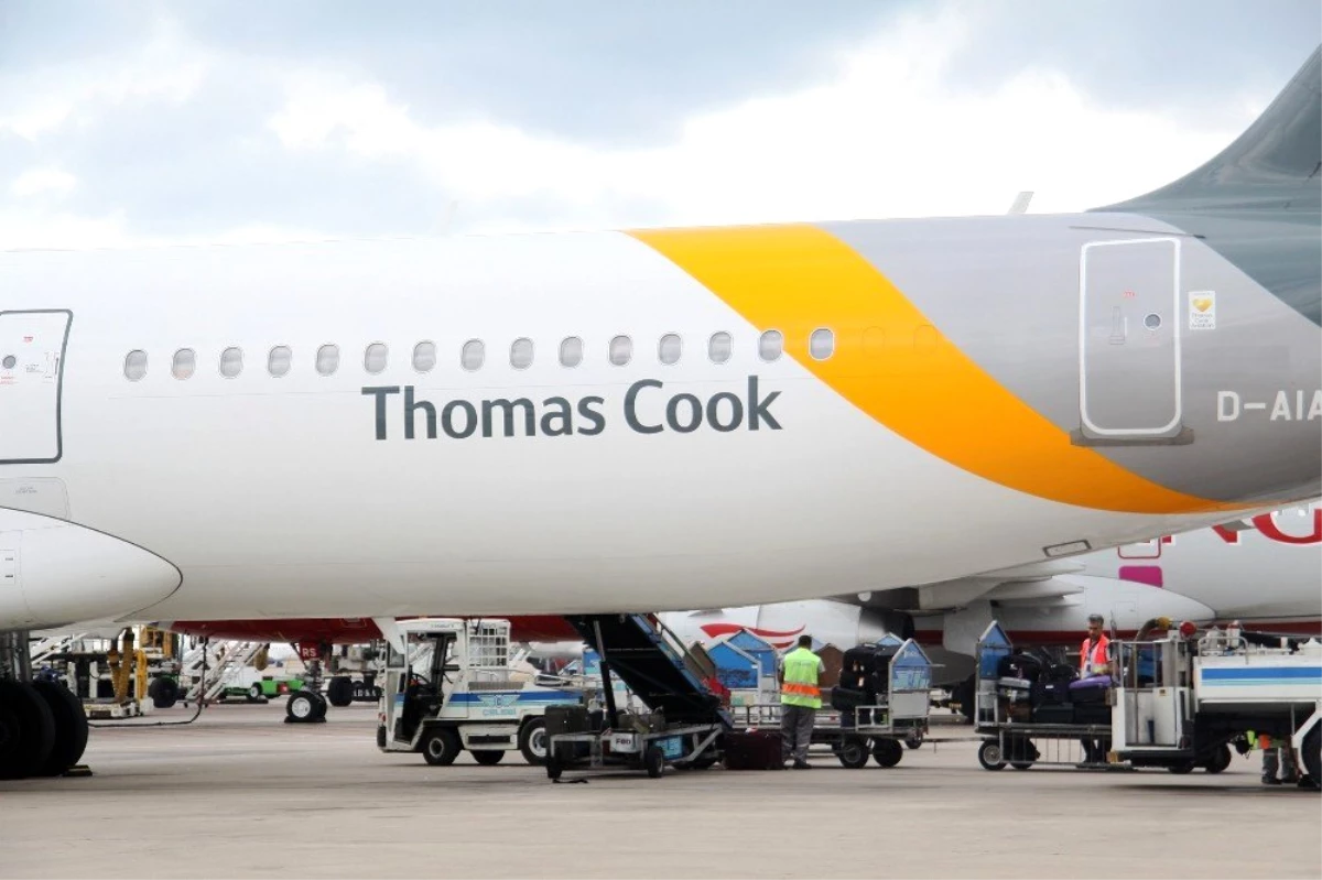 \'Thomas Cook\' firmasına ait 2 bin 957 yolcu, Antalya\'dan 14 uçak ile ülkelerine gönderildi