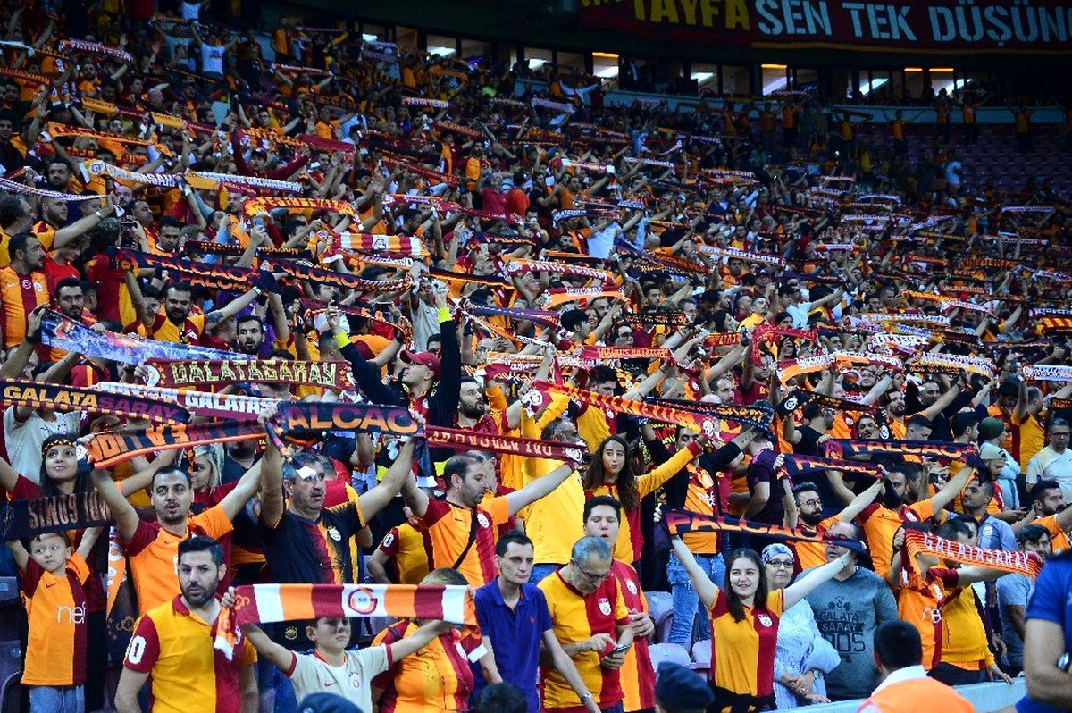 Türk Telekom Stadyumu\'nda 11. Galatasaray - Fenerbahçe derbisi