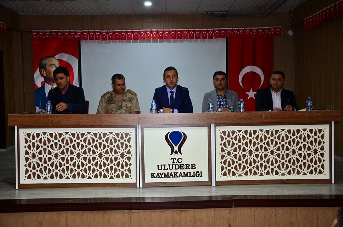 Uludere Kaymakamı Solmaz, muhtar ve korucularla bir araya geldi