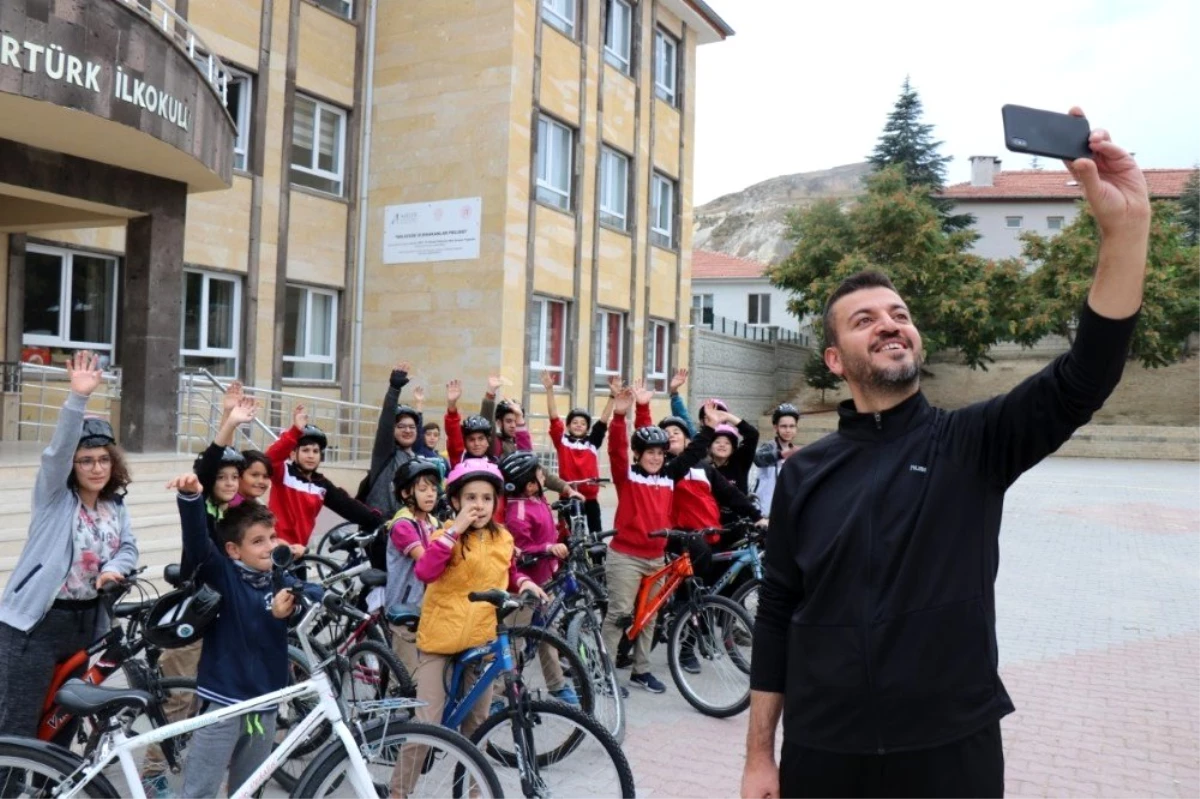 Ürgüp\'te "Haydi Çocuklar Bisikletle Okula" kampanyası başlatıldı