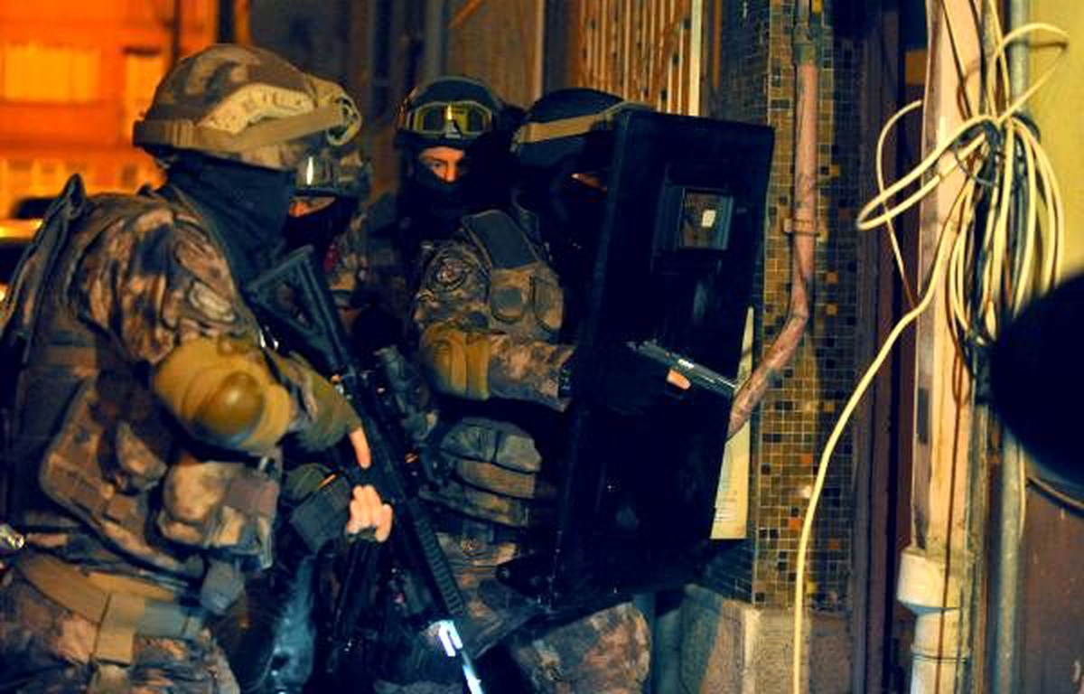 Yalova merkezli 7 ilde fetö operasyonu: 23 gözaltı