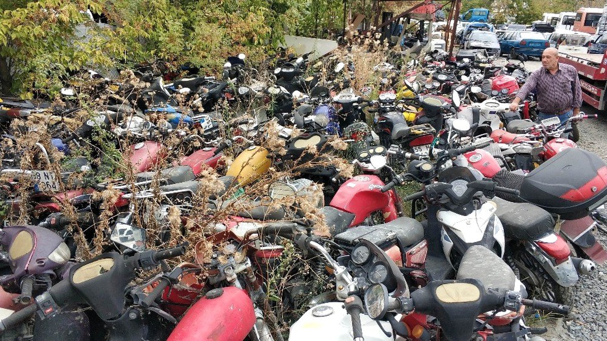 Yediemin otoparkları motosiklet mezarlığına döndü