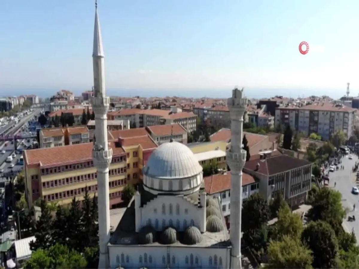 Avcılar\'da minaresi çöken cami havadan görüntülendi