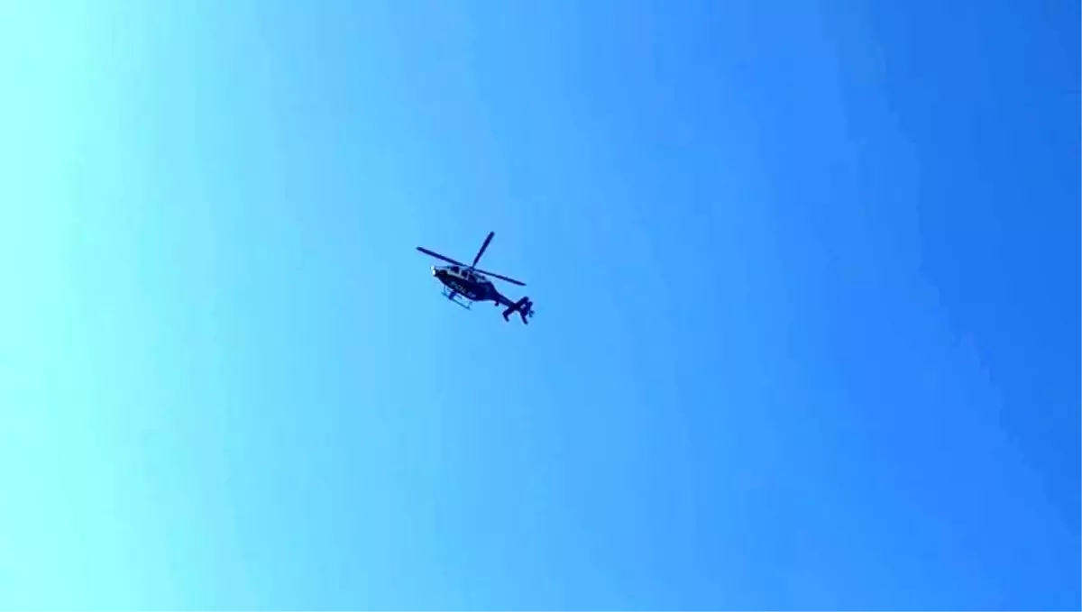 Avcılar\'da polis helikopteri hasar incelemesi yapıyor