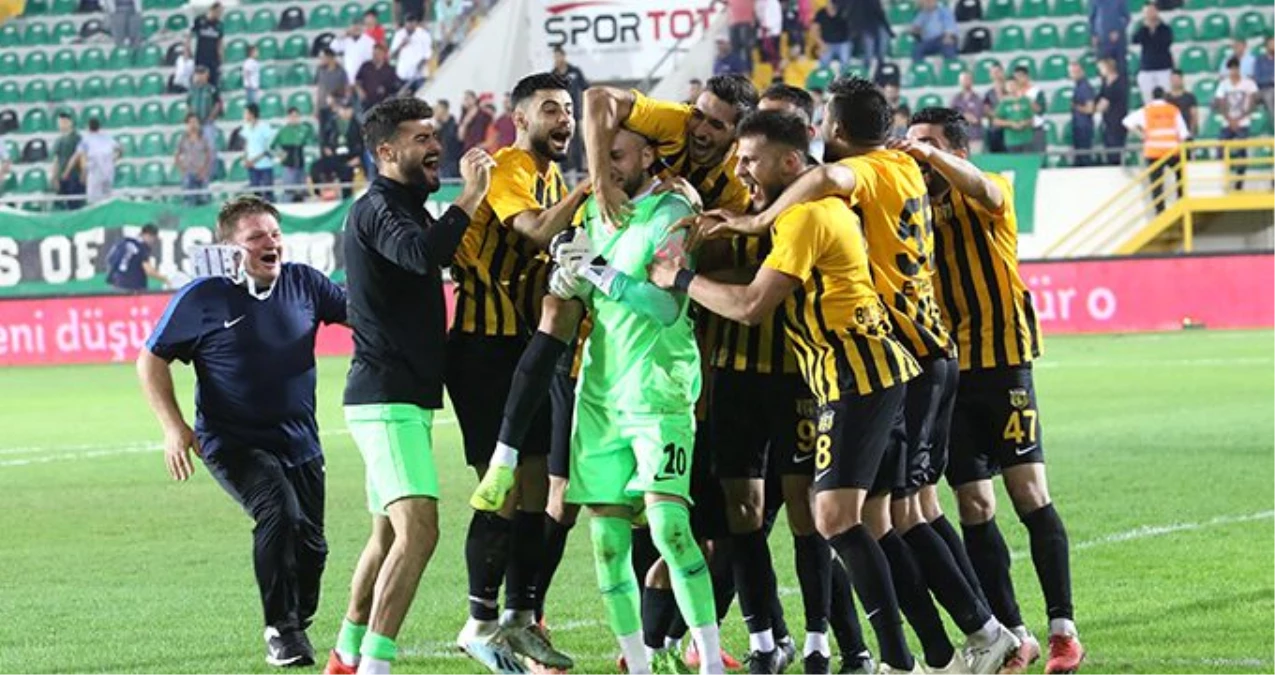 Bayburt Özel İdarespor, Akhisarspor\'u kupada saf dışı bıraktı!