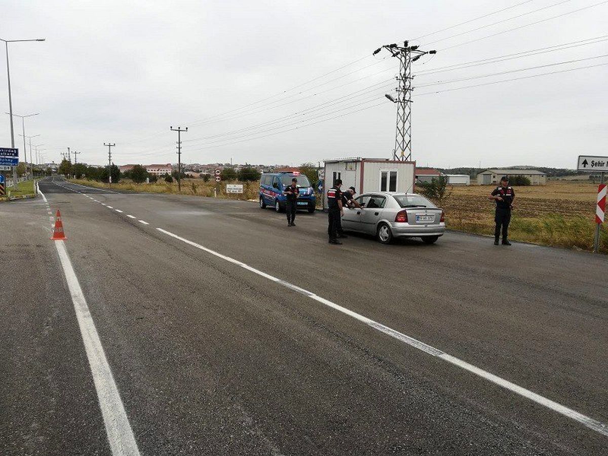 Çeşitli suçlardan aranan 33 kişi tutuklandı