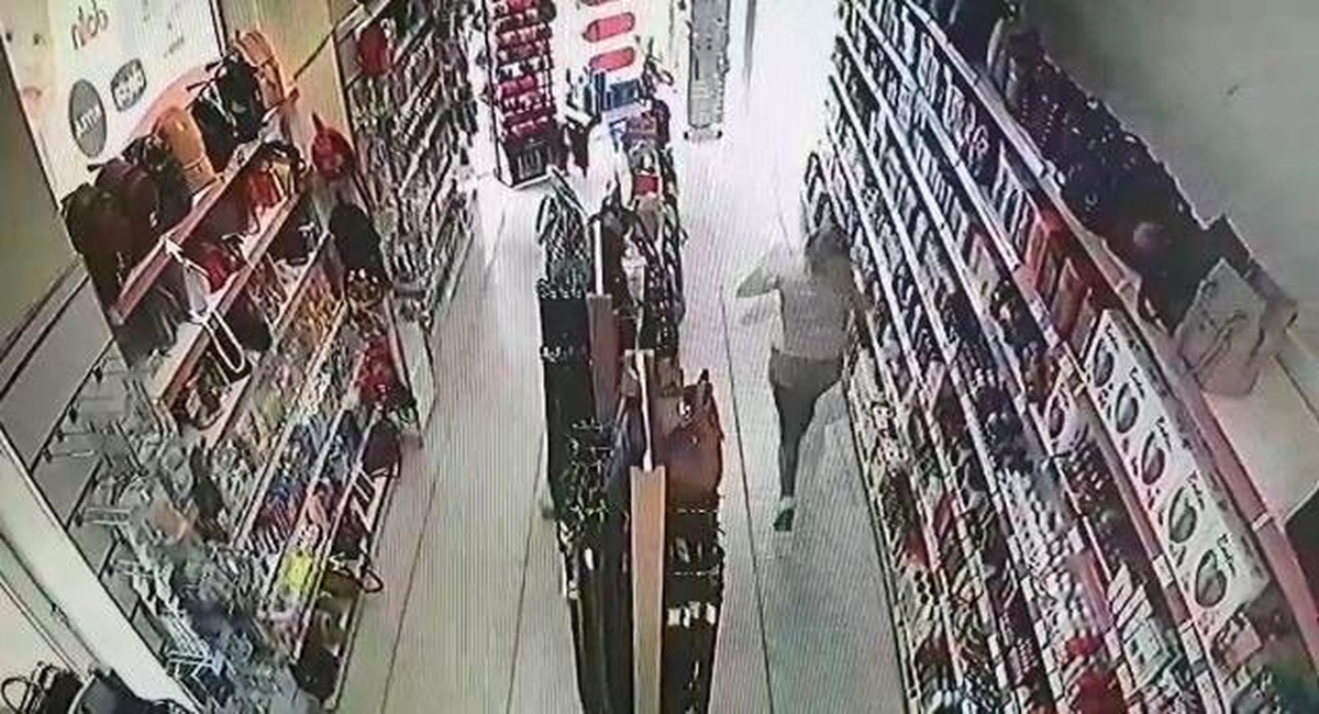Deprem anında yaşananlar kameralara böyle yansıdı