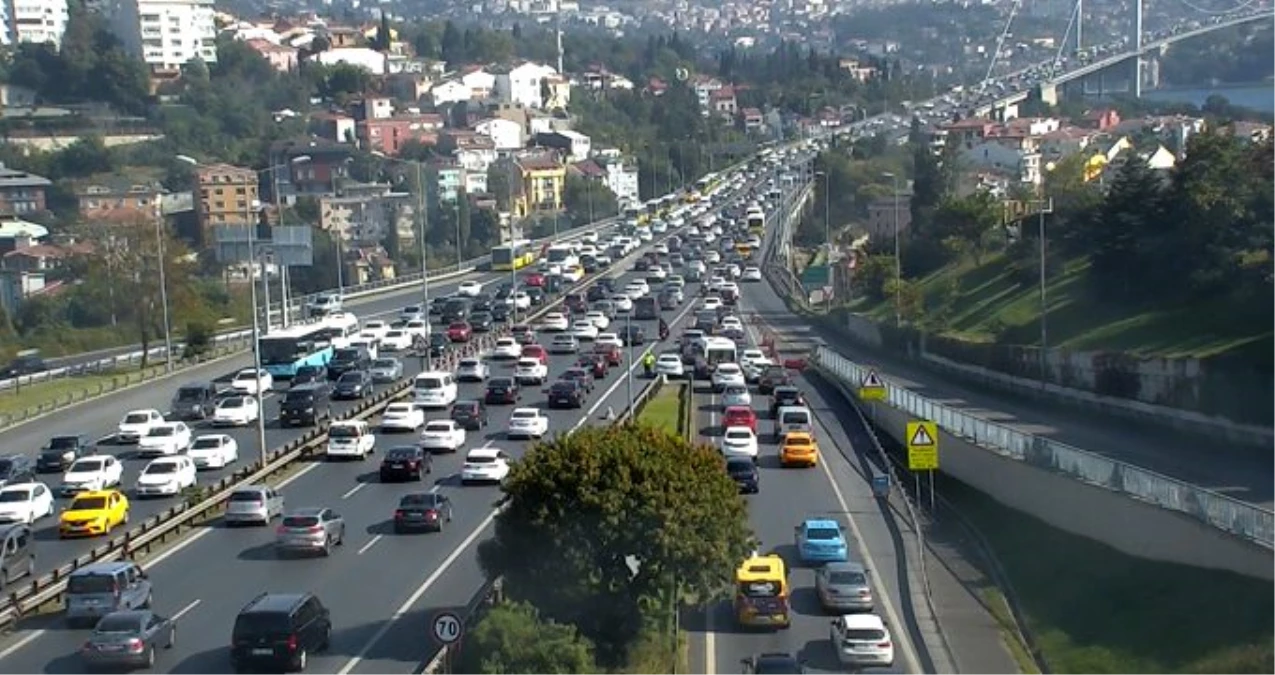 Deprem sonrası İstanbul\'da trafik yoğunluğu oluştu
