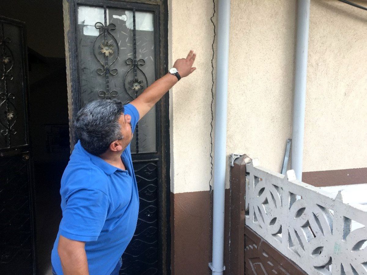 Deprem sonrası valilikten açıklama: "Hasarlı binalardan uzak durun"