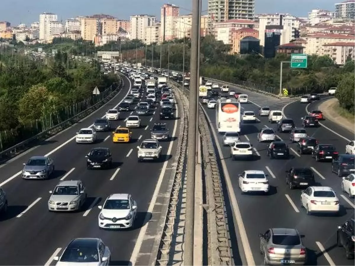 Depremin ardından istanbul\'da trafik yoğunlaştı