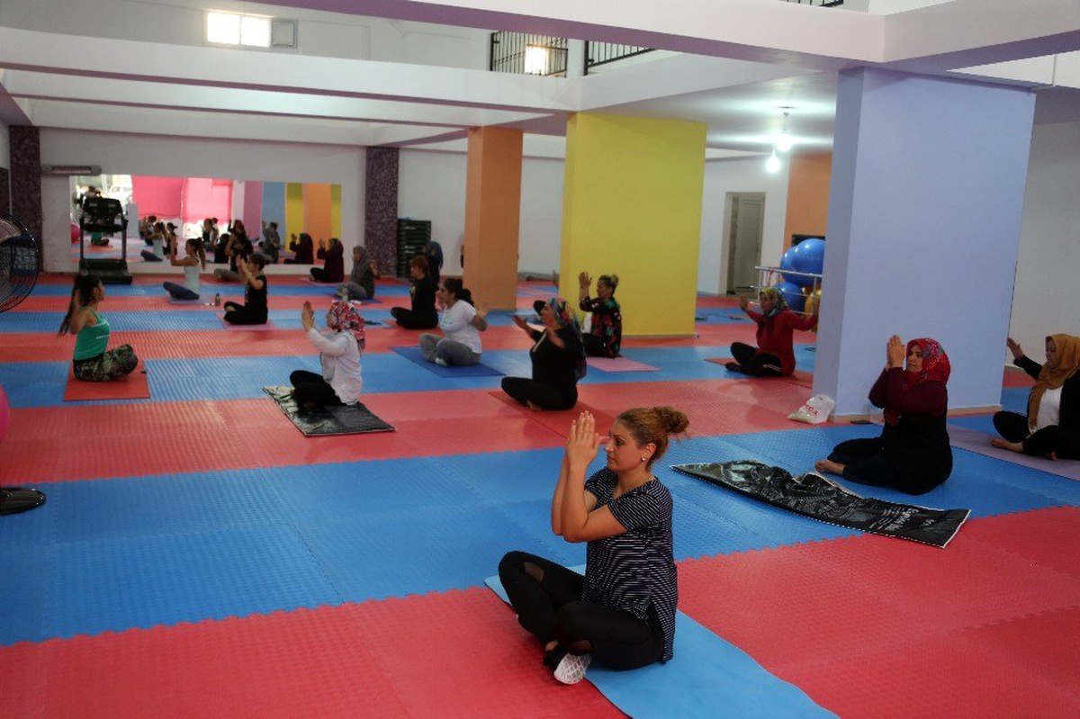 Erdemli Belediyesi Kadın Spor Merkezi eğitime başladı