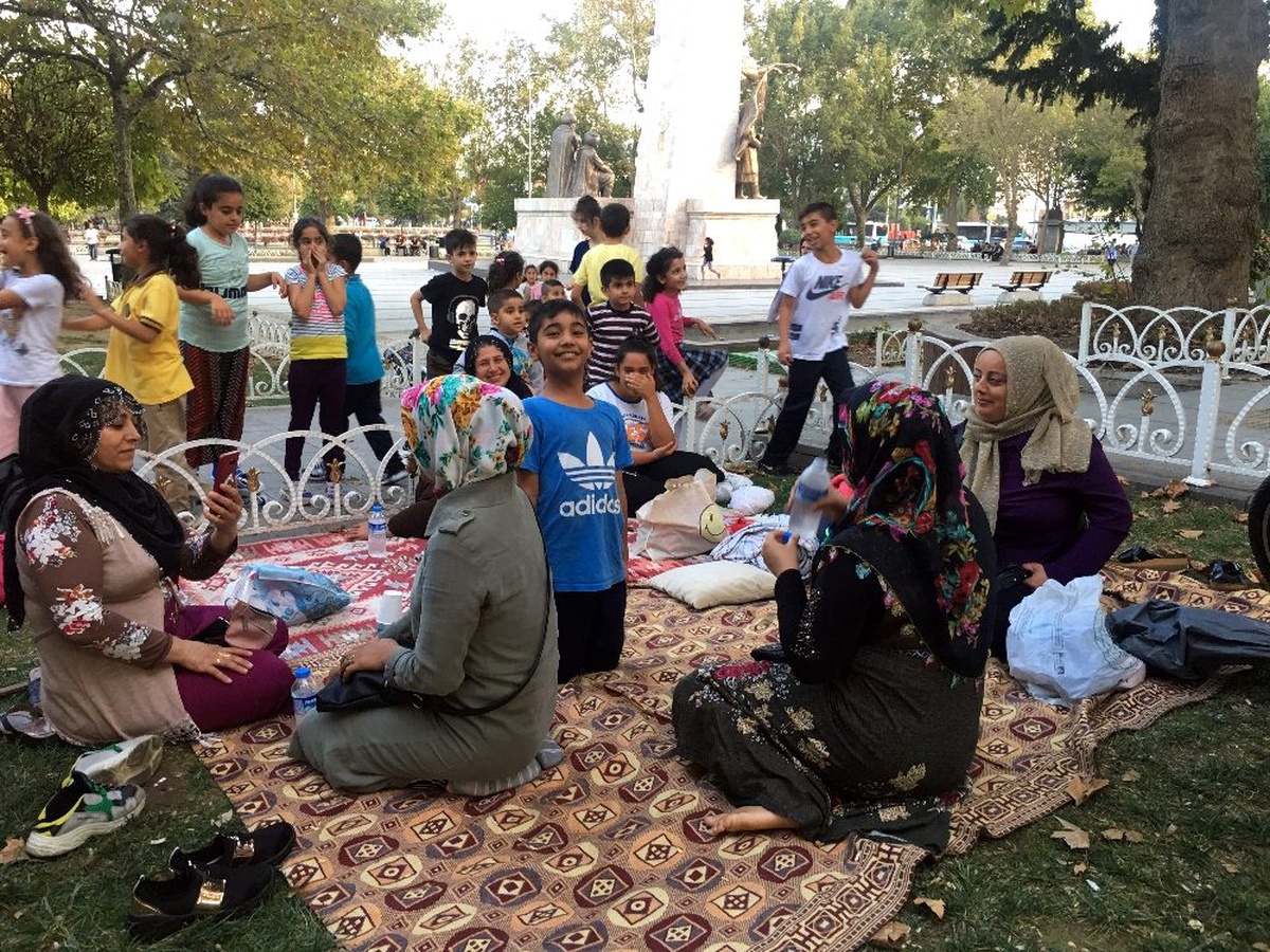 Fatih\'te vatandaşlar parklara akın etti