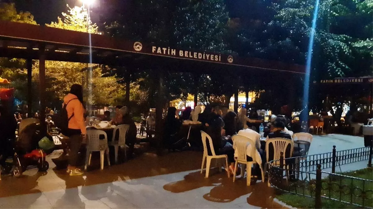 Fatih\'te vatandaşlar parklara akın etti