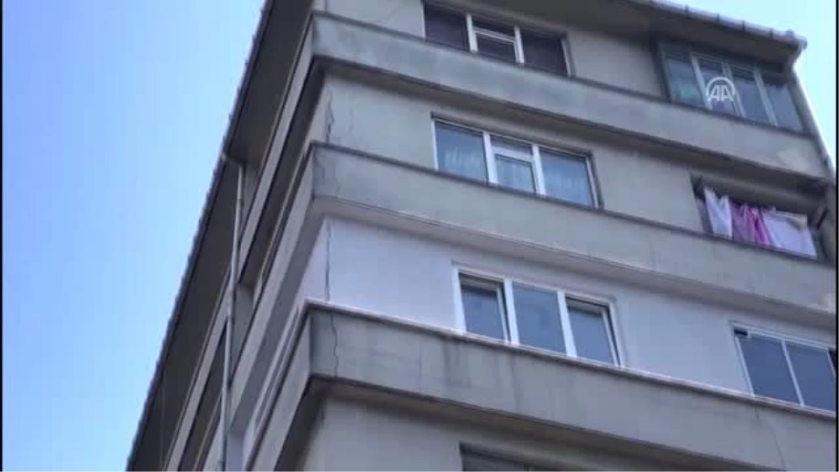 İstanbul\'da deprem - hasarlı bina
