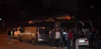 Kamyonet çarptı, başka aracın altında kaldı, hastanede öldü