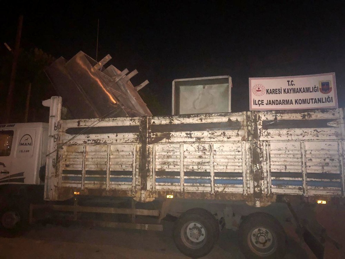 Kapalı süt tesisine dadanan hırsızlar yakalandı
