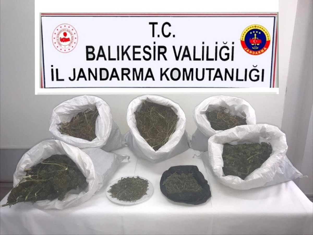Manyas\'ta 10 kilogram esrar yakalandı