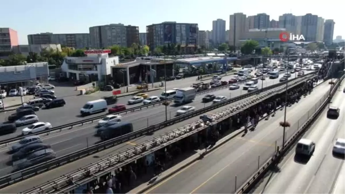 Metrobüste oluşan yoğunluk havadan görüntülendi