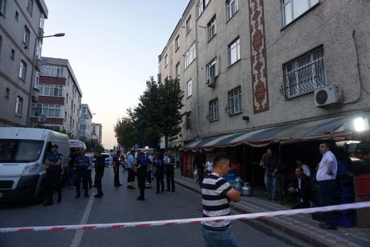 Sultangazi\'de iki bina boşaltıldı