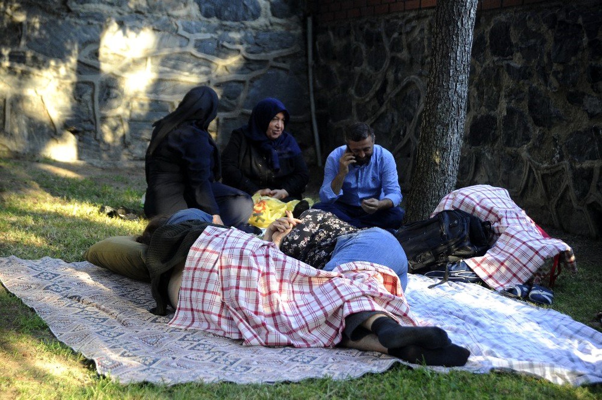 Zeytinburnu\'nda vatandaşlar parklara akın etti