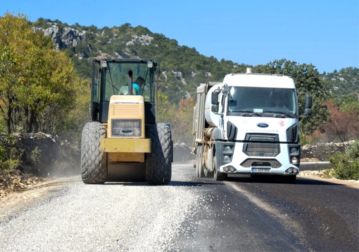 10 yıldır yolu bozuk olan yol asfaltlandı