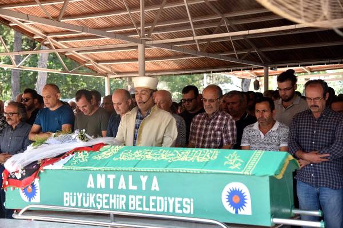 Anestezi teknikeri seda, duvakla son yolculuğuna uğurlandı